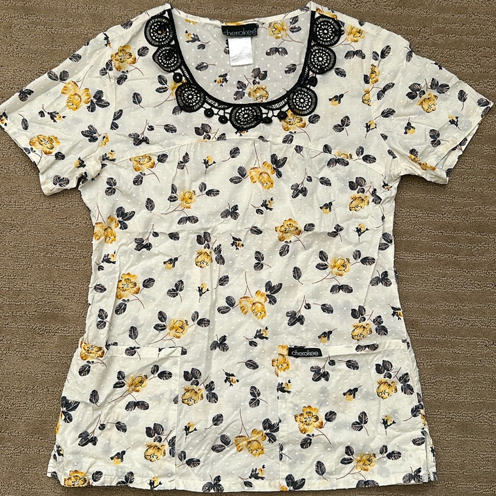 Cherokee Scrub Top